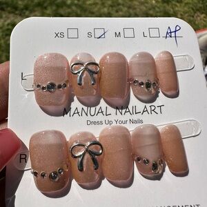 Elegant Pink and Silver Press-On Nails